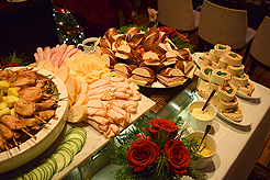 A COCKTAIL CHRISTMAS PARTY